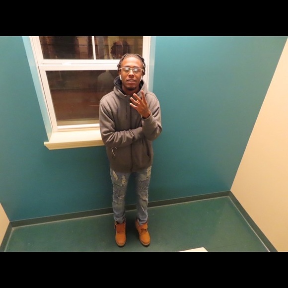 Meet your Posher, Julio - Picture 1 of 1